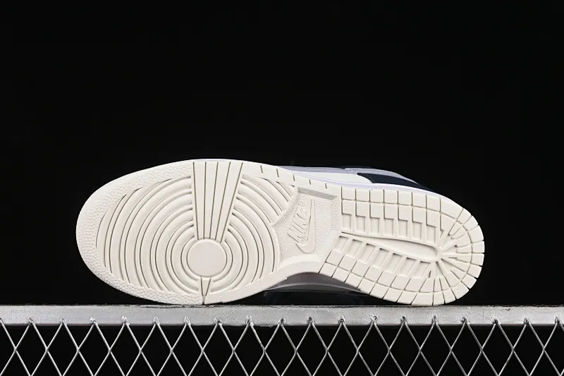 All Categories Nk SB Dunk Series Nk SB Dunk Low Low-top sneakers Nk SB Dunk Low Simple blue color Low-top casual sports skateboard shoes HV2390-100